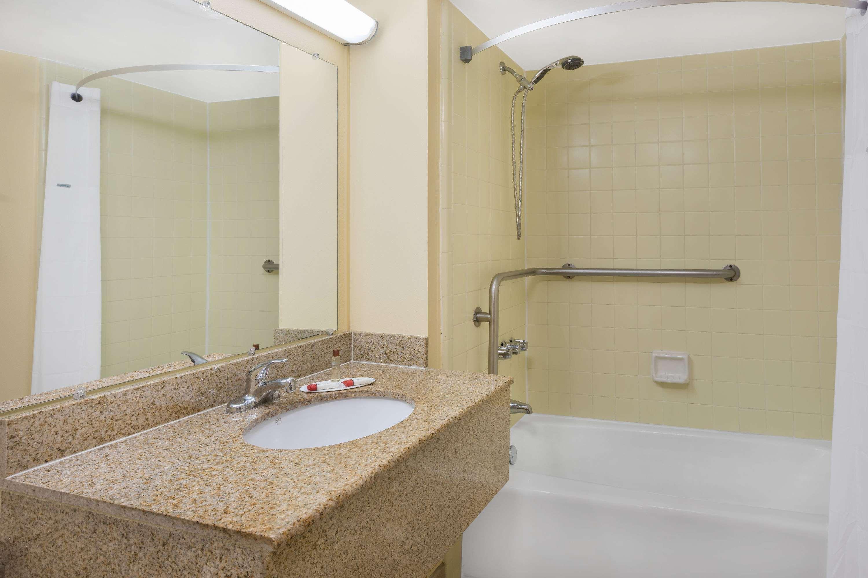 Days Inn By Wyndham Mt Pleasant-Charleston-Patriots Point Экстерьер фото