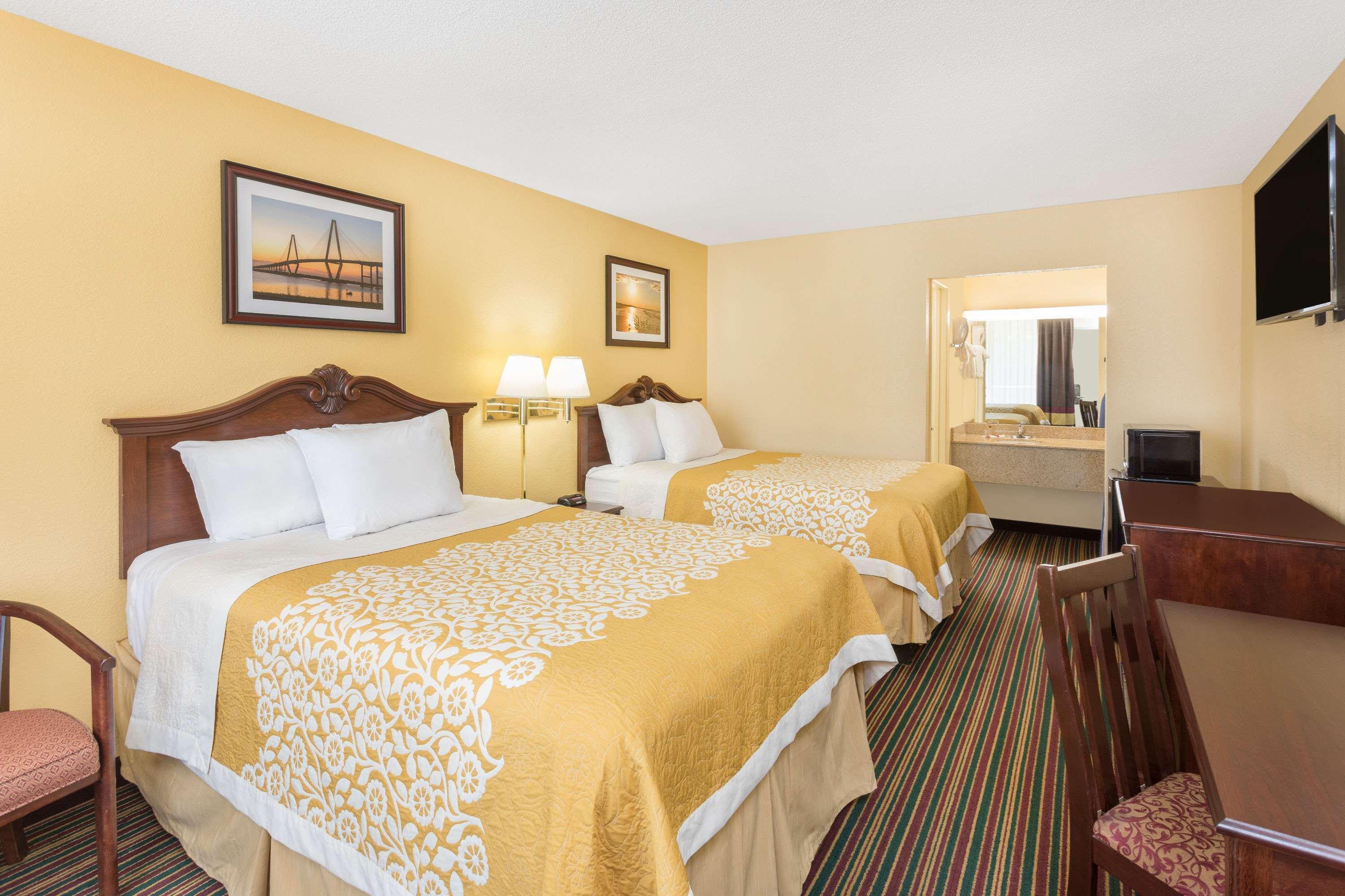 Days Inn By Wyndham Mt Pleasant-Charleston-Patriots Point Экстерьер фото