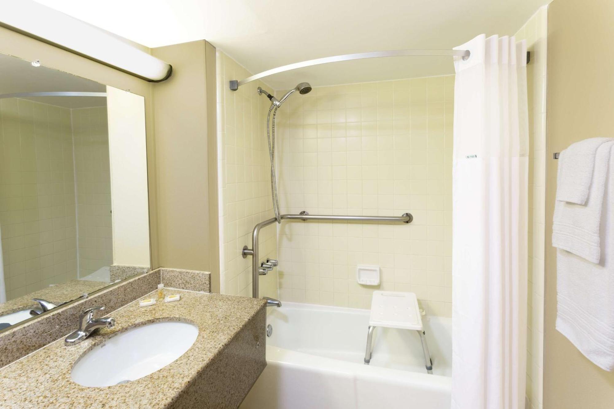 Days Inn By Wyndham Mt Pleasant-Charleston-Patriots Point Экстерьер фото