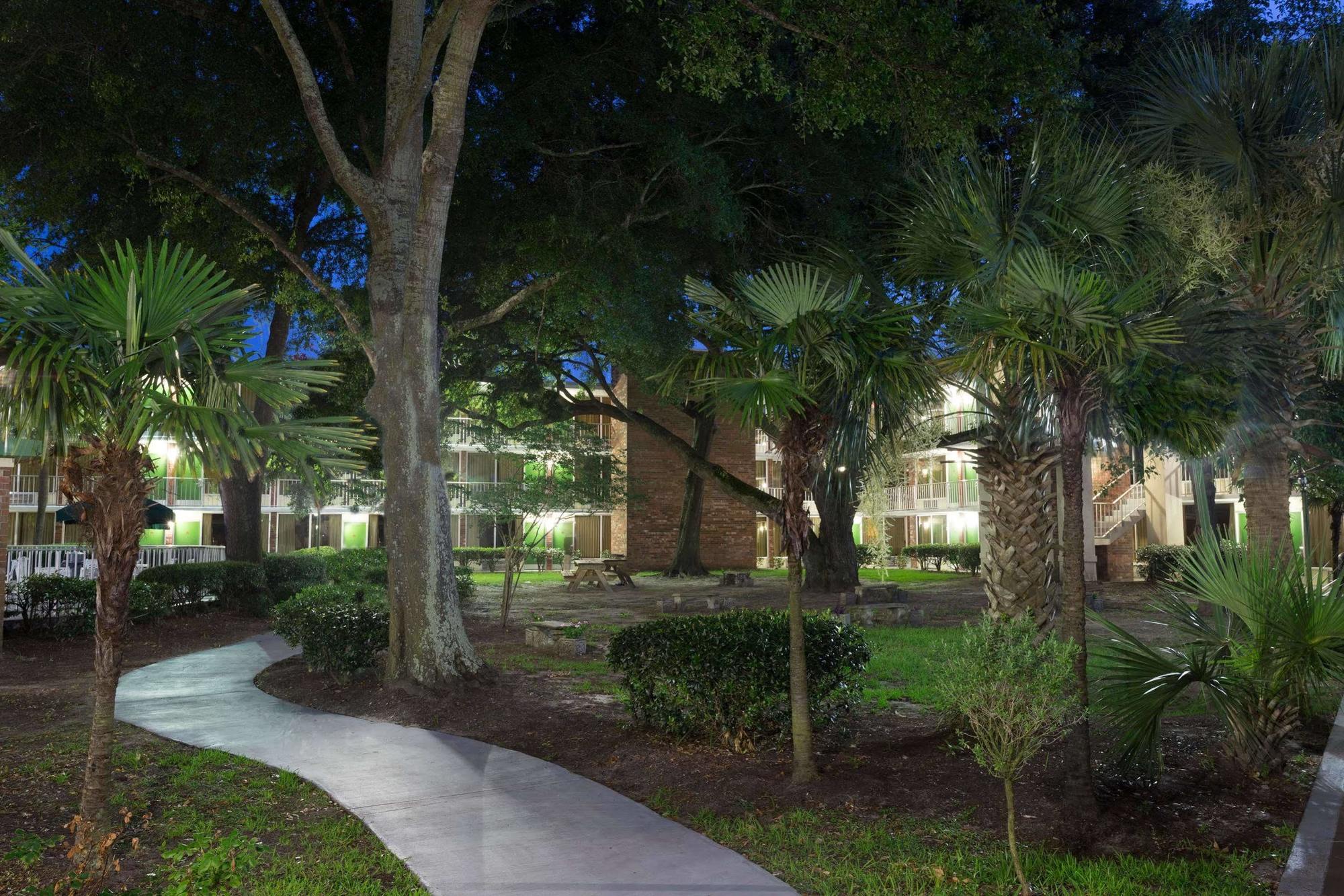 Days Inn By Wyndham Mt Pleasant-Charleston-Patriots Point Экстерьер фото