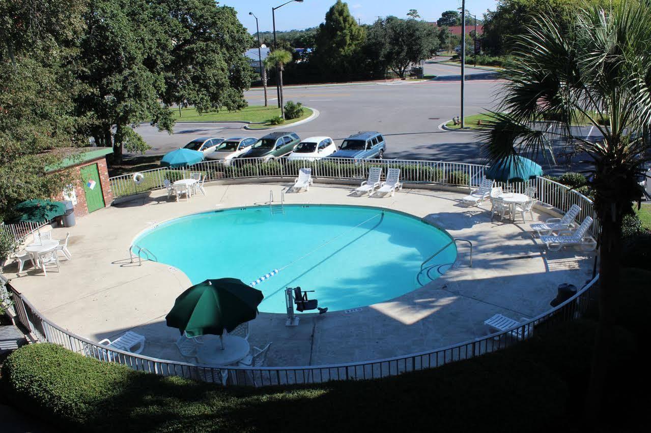 Days Inn By Wyndham Mt Pleasant-Charleston-Patriots Point Экстерьер фото